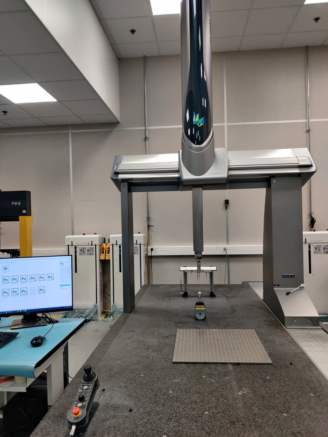 Machine de mesure tridimensionnelle Hexagon